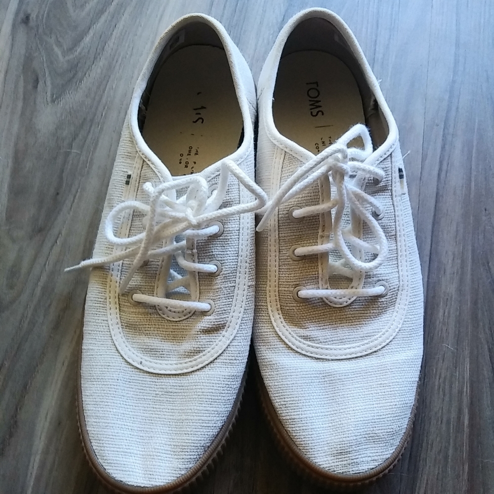 Toms shoes size 8